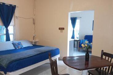 هتل Barefoot Beach Belize