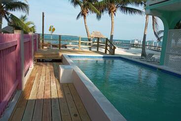 Hotel Barefoot Beach Belize
