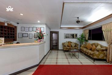 Hotell Zen Rooms Basic Mercenary Inn