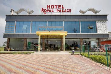 Hotel Oyo 49796 Royal Palace