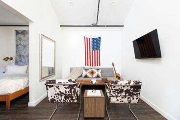 מוטל Mellow Moon Lodge