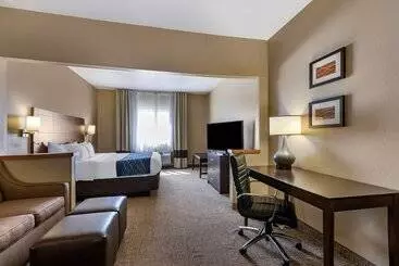 Отель Comfort Inn & Suites Waterloo  Cedar Falls