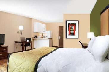 בית מלון כפרי Extended Stay America Suites   Orange County   Huntington Beach