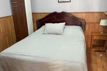 پانسیون Hostal Los Salares