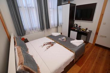 ホテル Grand Konak