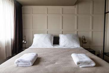 هتل Mr Lewis Zandvoort