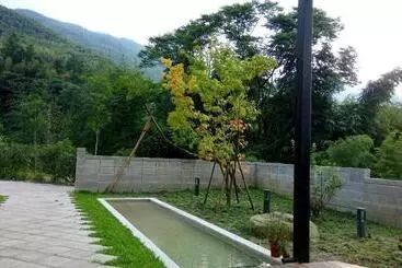 تختخواب و صبحانه Xi Tou In Sunny Day Inn