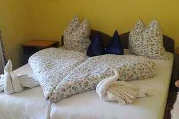 Turistlägenheter Toldi Apartman