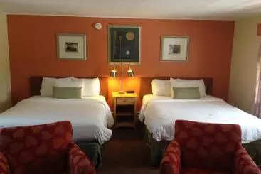 Four Winds Country Motel