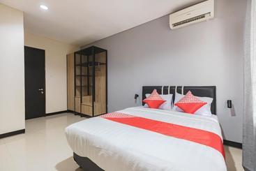 Hotell Oyo 1497 De Lugano