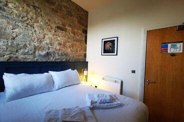 هاستل The Balerno Inn