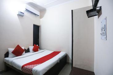 Hotell Oyo 44396 Mugdal Rishi Dham