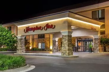 בית מלון כפרי Hampton Inn Adel