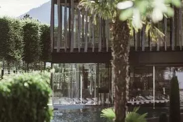 ホテル Lindenhof Pure Luxury & Spa Dolcevita Resort