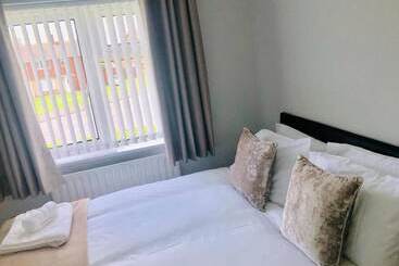 Отель Balderton Lodge