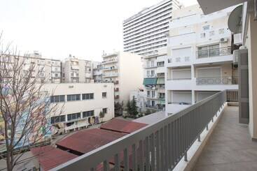 شقق خاصة سياحية Ambelokipi. Spacious Sunny Apartment