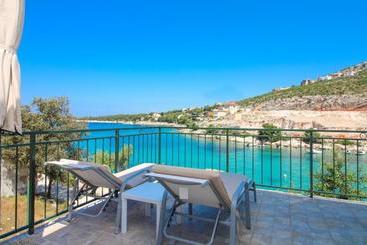 Apartments Roko With Sea View 1273