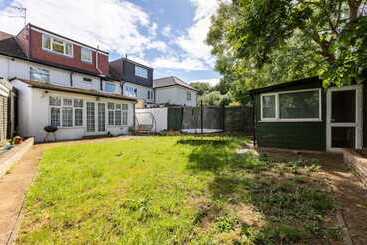 Turistlägenheter Deluxe White Villa