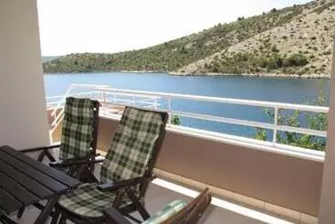 آپارتمان‌های توریست‌ها Apartments Ljubica
