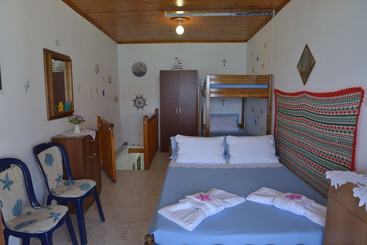 Turistlejligheder Erginas Boat House