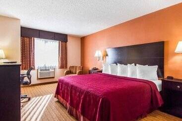 בית מלון כפרי Quality Inn & Suites