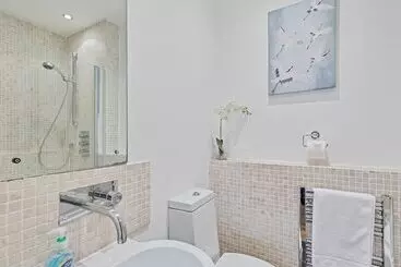 آپارتمان‌های توریست‌ها Majestic Mews Apartment With Free Parking | By My Getaways