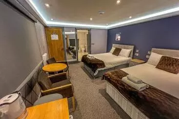 Majatalo Fountain House