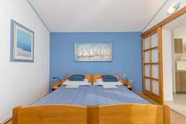 ツーリストアパートメント Apartments Sunset Beach
