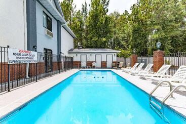 בית מלון כפרי Baymont By Wyndham Jesup