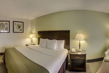 فندق Clarion Inn And Suites Conference Center Covington