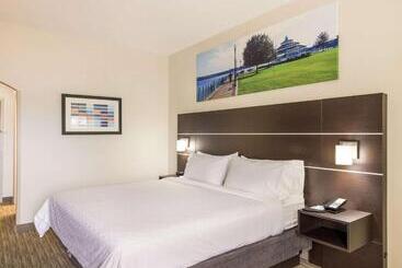 בית מלון כפרי Clarion Pointe New Bern