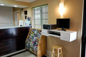 Отель Howard Johnson By Wyndham Salinas