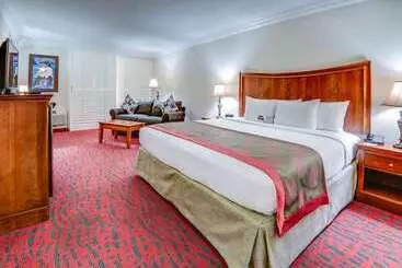 Отель Ramada By Wyndham Metairie New Orleans Airport
