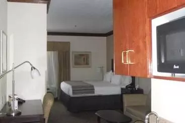 هتل Spring Lake Inn & Suites   Fayetteville