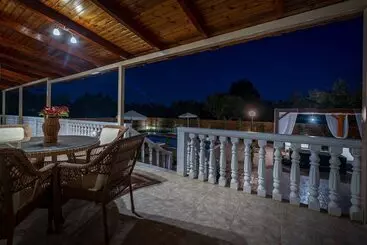 Turistihuoneistot Villa Eleon