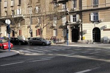 דירות לתיירים The Wall