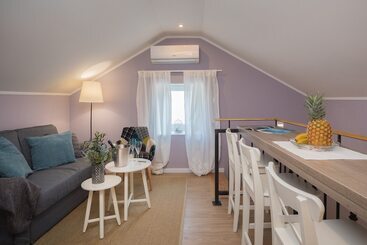 Apartaments turístics Zlatin Dvor   Apartments For 3, Terrace, Trogir Center, Beach At 5 Min, Bike Friendly