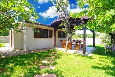 آپارتمان‌های توریست‌ها House Stella 1319