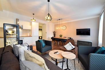 פנסיון Premium Central Apartment & Room