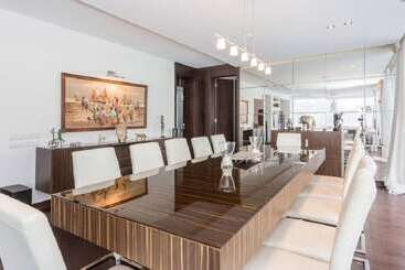 آپارتمانهای توریستها The Lake Villa Mountains & Sea View