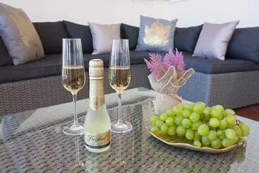 ツーリストアパートメント Villa Muenz Luxurious Residence