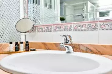 Appartements touristiques Groovy Apartment By The Sea With Garden