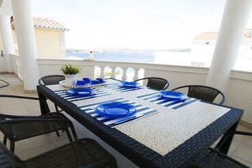 آپارتمانهای توریستها Villa Mona