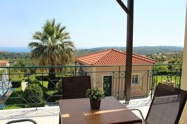 Жильё для туристов Oneira Villas