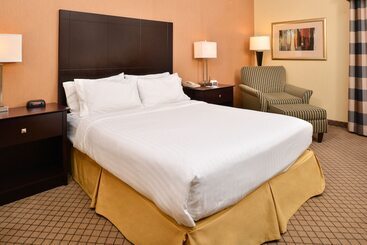 Отель Holiday Inn Express Lewisburg   New Columbia, An Ihg