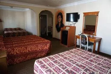 בית מלון כפרי Hollywood Inn Express North