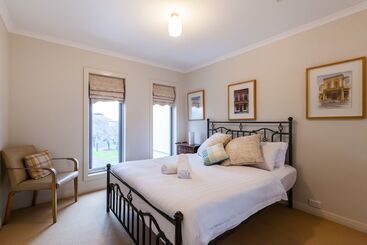 Жильё для туристов Jasmine, 2bdr Port Melbourne House