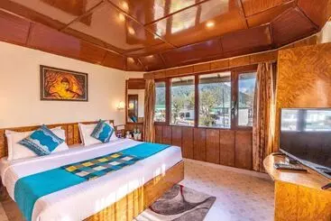 Hotelli Himgiri Resorts N Spa
