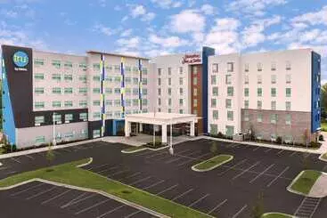 هتل Tru By Hilton Charlotte Airport Lake Pointe