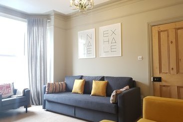 דירות לתיירים Time & Tide Town House